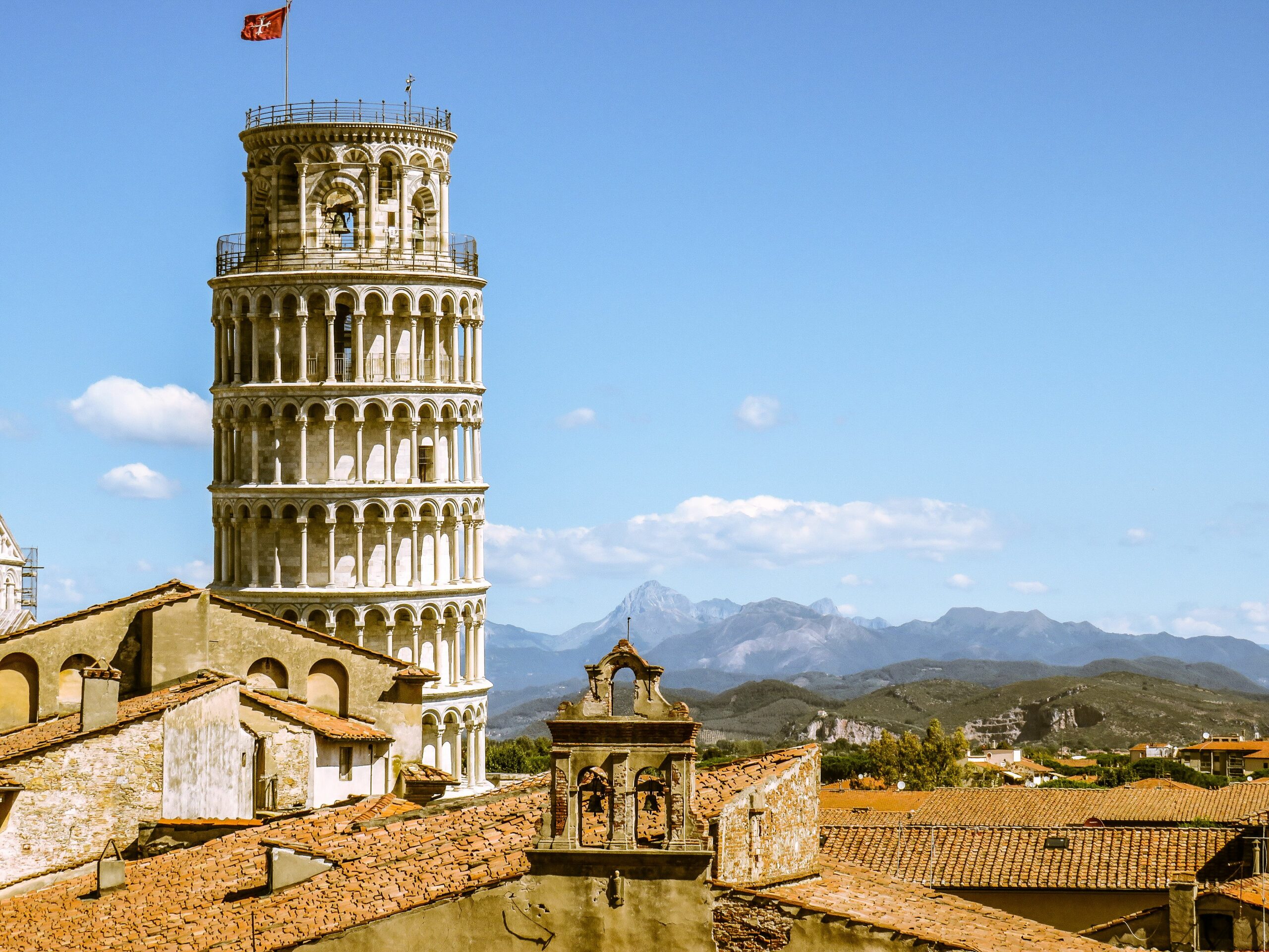 torre pisa per sfondo